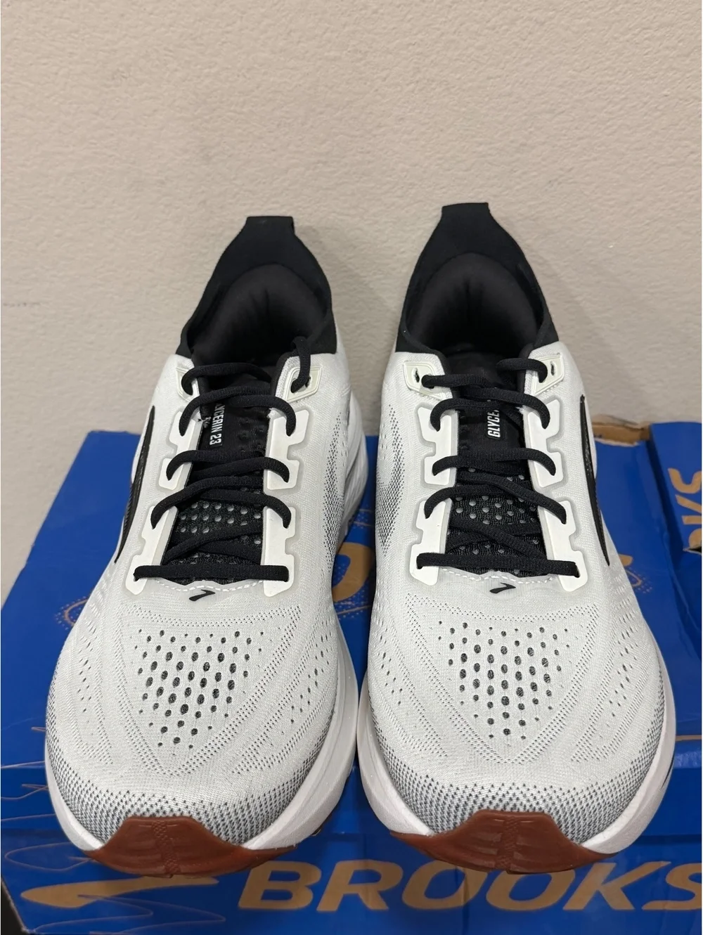 Size 12 - Brooks Glycerin 23 “White Black Gum”